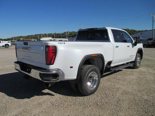 2026 GMC Sierra 3500 SLT