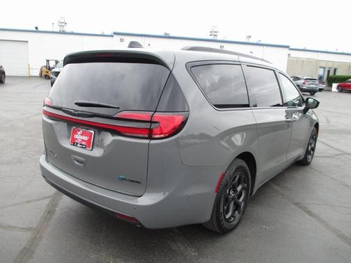 2024 Chrysler Pacifica Hybrid Select