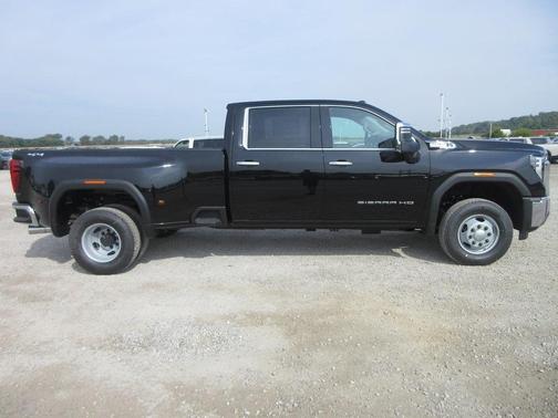 2026 GMC Sierra 3500 SLT