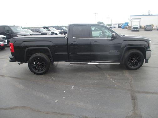 Onyx Black 2017 GMC Sierra 1500 SLE