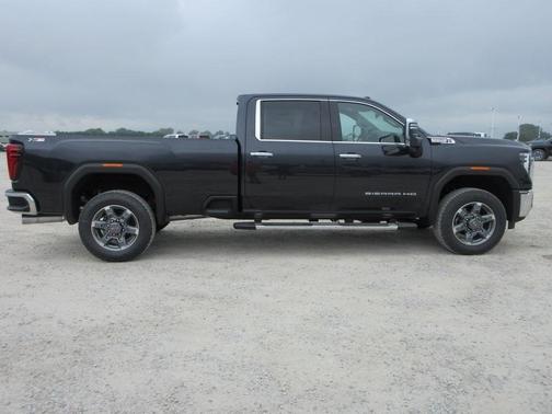 2025 GMC Sierra 3500 SLT