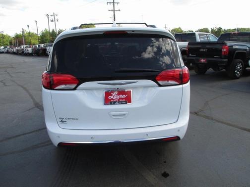 2017 Chrysler Pacifica Touring-L Plus