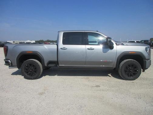2025 GMC Sierra 2500 AT4