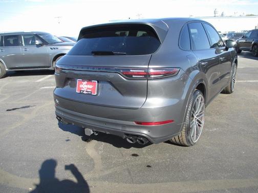2023 Porsche Cayenne Base