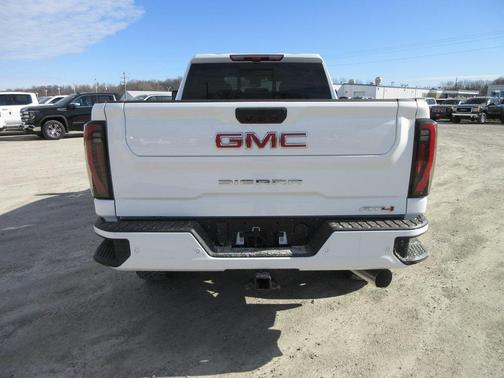 2025 GMC Sierra 2500 AT4