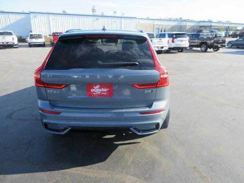 2024 Volvo XC60 B5 Plus Dark Theme