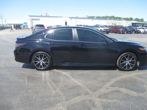 Midnight Black Metallic 2024 Toyota Camry SE