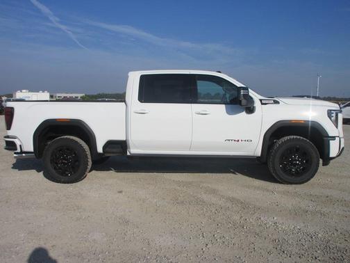 2025 GMC Sierra 2500 AT4