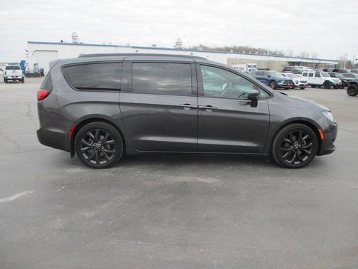 2019 Chrysler Pacifica Touring-L Plus