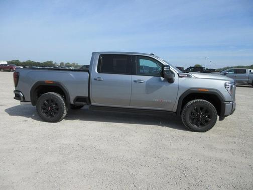 2025 GMC Sierra 2500 AT4