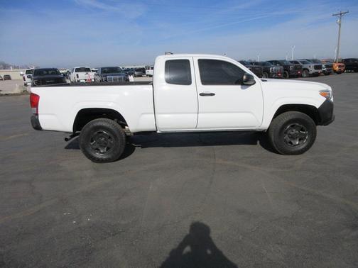 2017 Toyota Tacoma SR