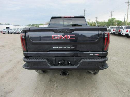 2025 GMC Sierra 2500 AT4