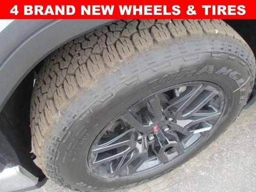 Summit White 2023 GMC Sierra 1500 SLE