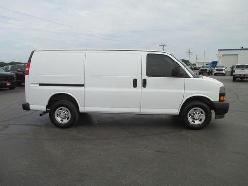 Summit White 2018 Chevrolet Express 2500 Work Van