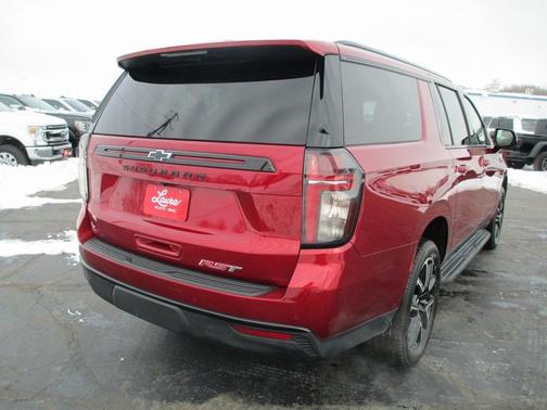 2023 Chevrolet Suburban RST