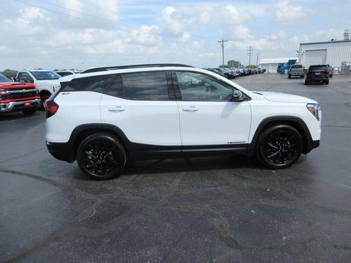 Summit White 2024 GMC Terrain SLT