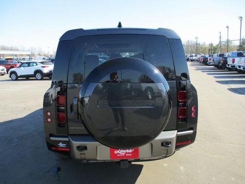 2024 Land Rover Defender P400 X-Dynamic SE