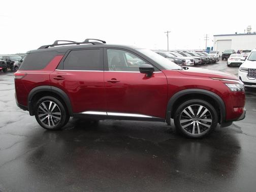 2025 Nissan Pathfinder Platinum