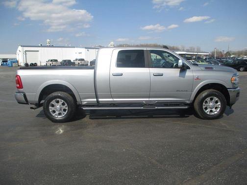 Bright White Clearcoat 2022 RAM 2500 Laramie