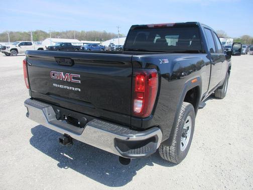 Onyx Black 2026 GMC Sierra 2500 Pro