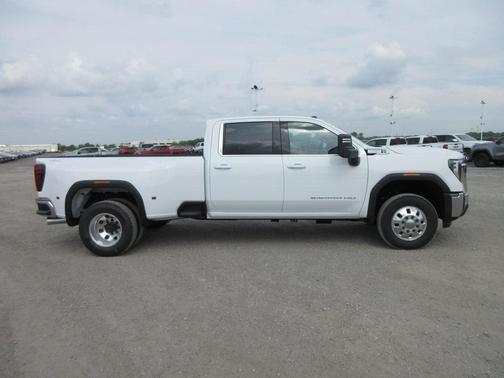 2025 GMC Sierra 3500 SLE