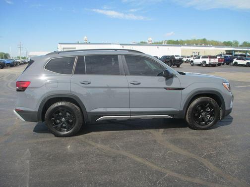 Pure Gray 2025 Volkswagen Atlas 2.0T Peak Edition