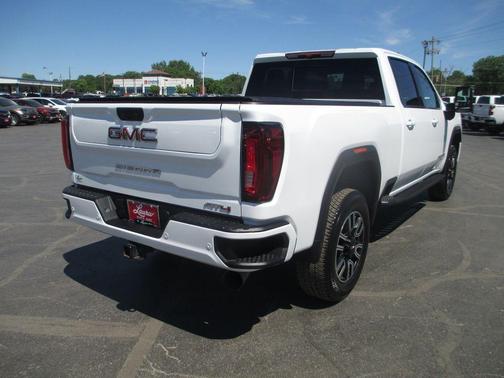 Summit White 2023 GMC Sierra 2500 AT4