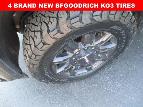 Onyx Black 2024 GMC Sierra 2500 AT4