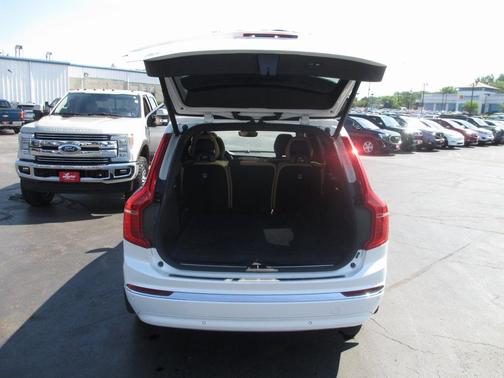 2024 Volvo XC90 B6 Ultimate Bright Theme 7-Seater