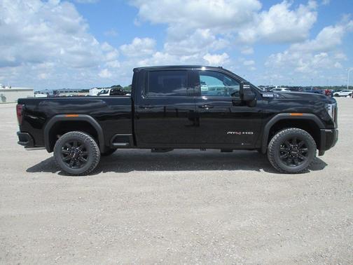 2025 GMC Sierra 2500 AT4