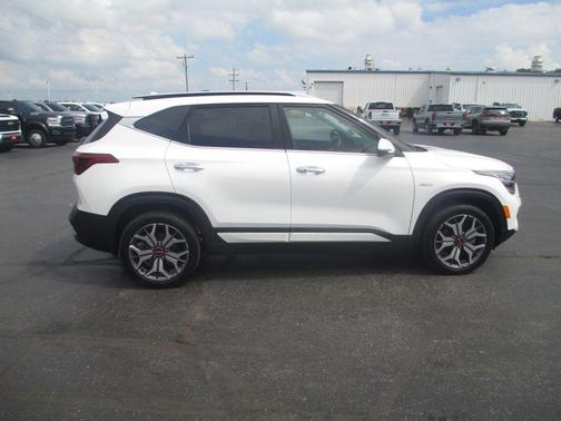 Snow White Pearl 2022 Kia Seltos SX