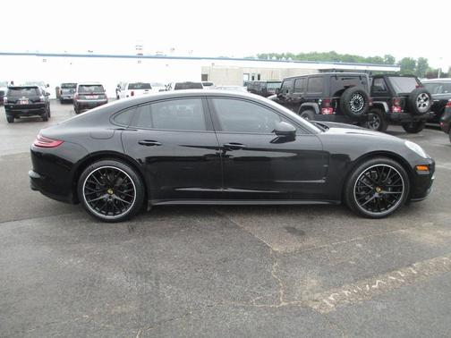 2018 Porsche Panamera 4