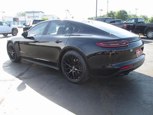 2018 Porsche Panamera 4