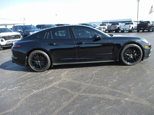 2018 Porsche Panamera 4