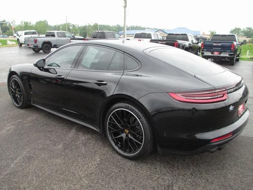 2018 Porsche Panamera 4