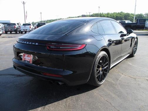 2018 Porsche Panamera 4