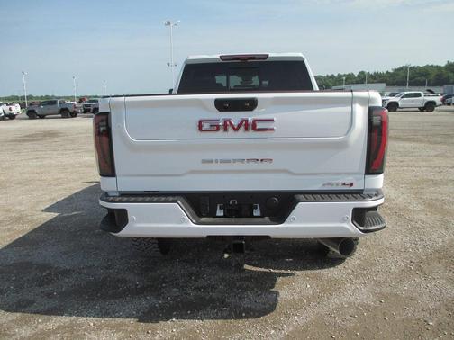 2025 GMC Sierra 2500 AT4