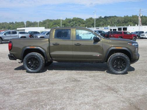 2025 GMC Canyon AT4