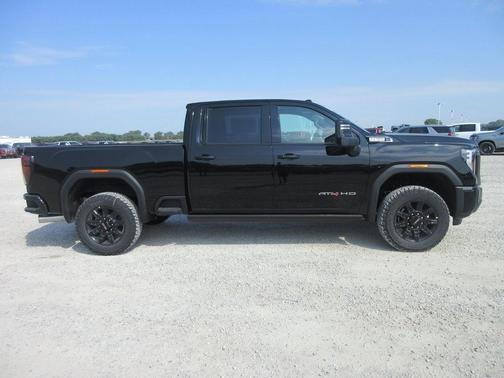2025 GMC Sierra 2500 AT4