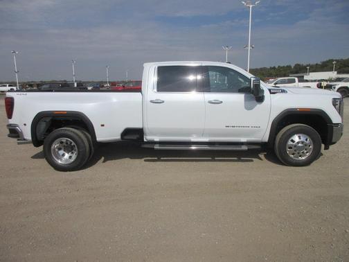 2026 GMC Sierra 3500 SLT
