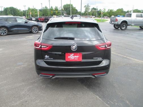2018 Buick Regal TourX Essence
