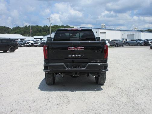 2025 GMC Sierra 2500 Denali