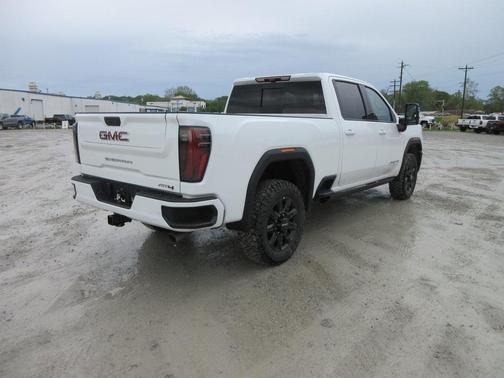 2025 GMC Sierra 2500 AT4