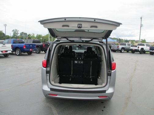 2020 Chrysler Voyager LXI