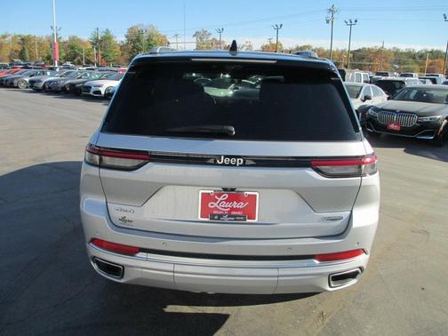 2022 Jeep Grand Cherokee Summit