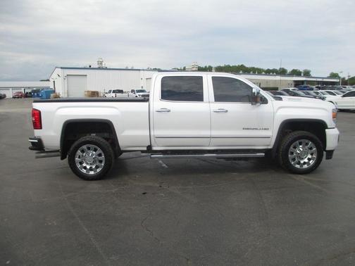 White Frost Tri-Coat 2019 GMC Sierra 2500 Denali