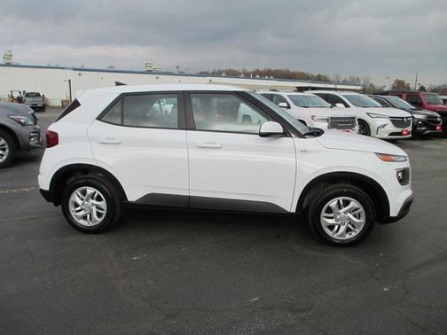2022 Hyundai VENUE SE