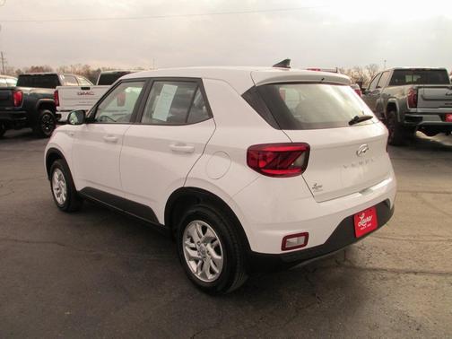 2022 Hyundai VENUE SE