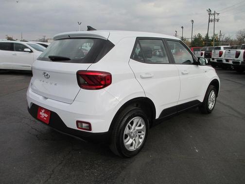 2022 Hyundai VENUE SE