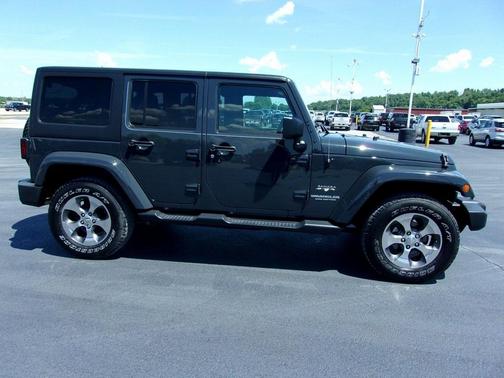 Photo 2 of 28 of 2017 Jeep Wrangler Unlimited Sahara